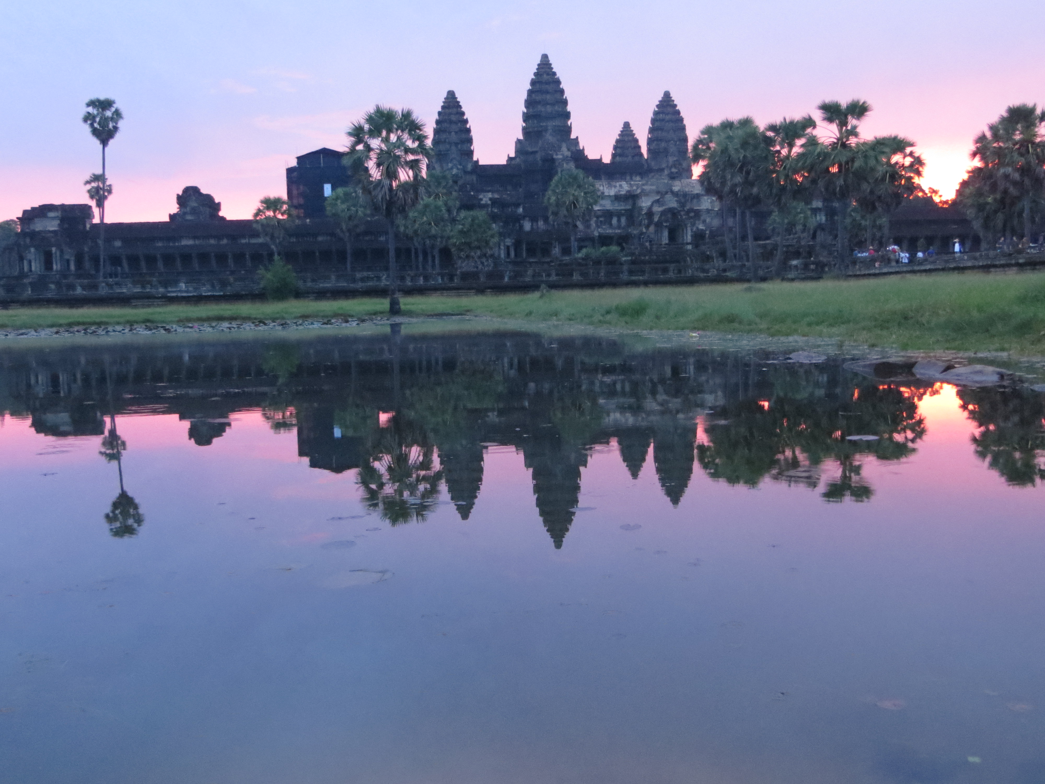 Angkor-wat-alba-Cambogia