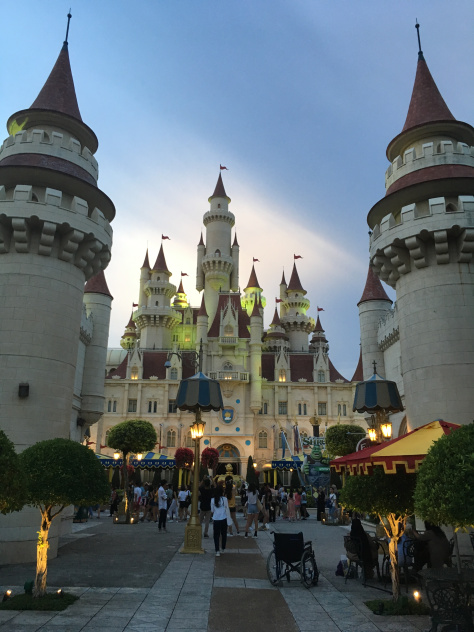 universal-studios-shrek-singapore