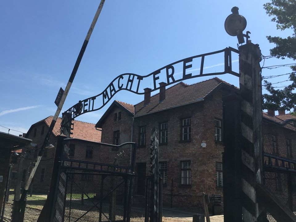 Ingresso-campo-Auschwitz