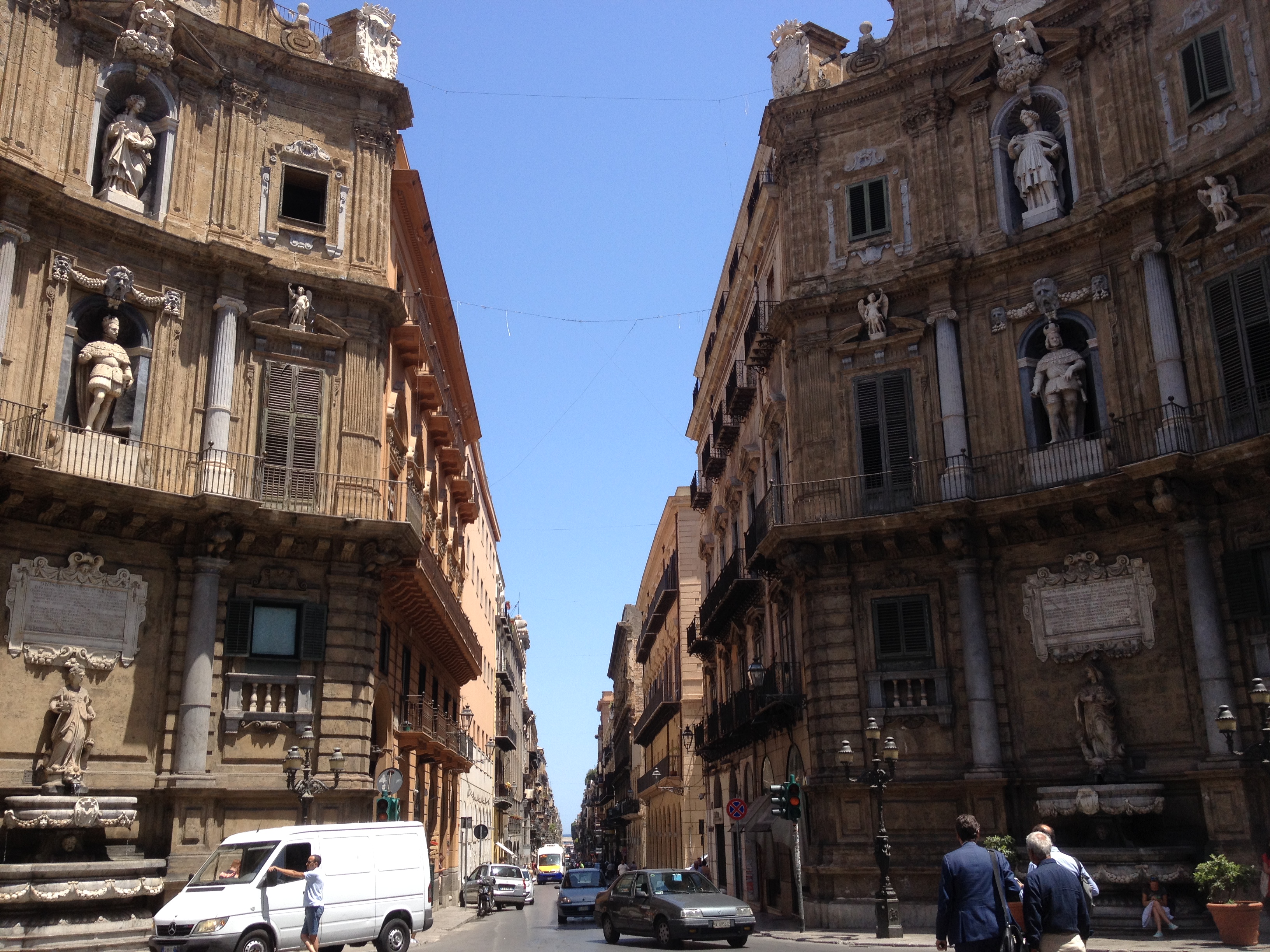 4-canti-monumento-ai-re-spagnoli