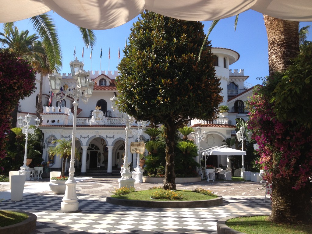 la-sonrisa-esterno-palazzo